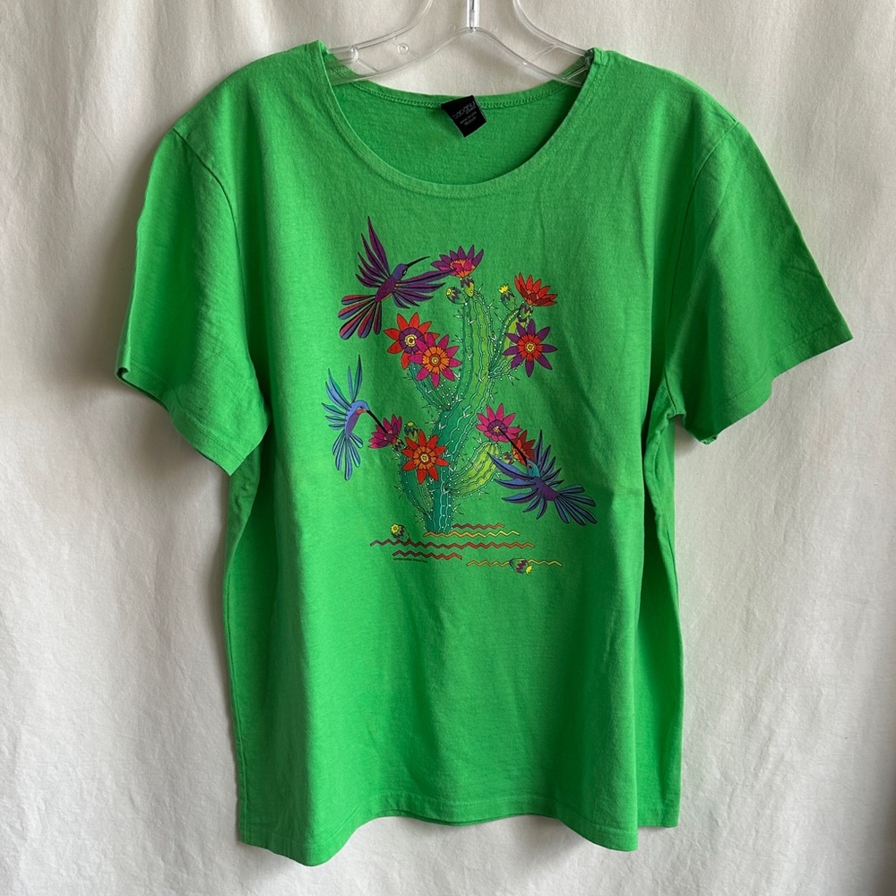Sabaku Artwear Undeniable Attraction cactus, flower, hummingbird top, size M